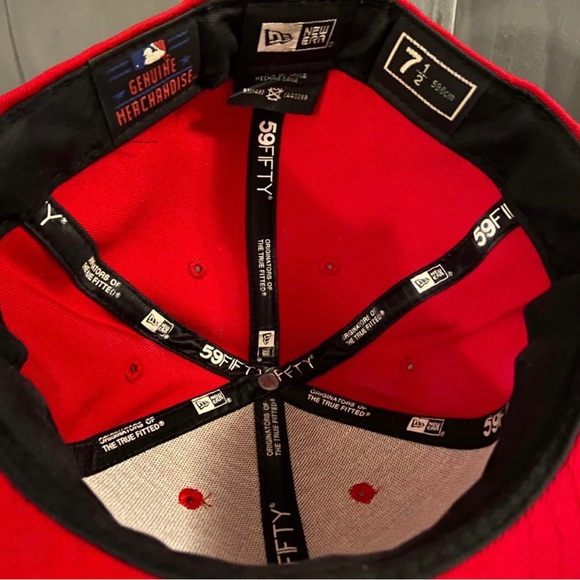 Phillies Fitted - Picture 2 of 3